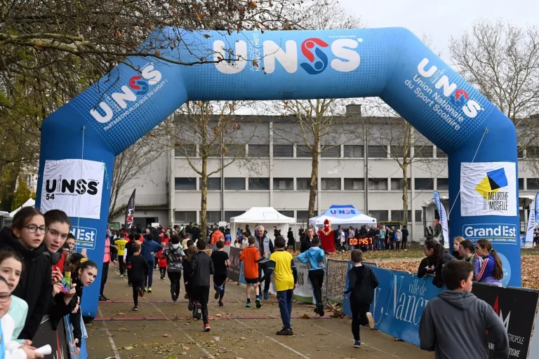 23600242-l-union-nationale-du-sport-scolaire-unss-qui-est-l.jpg