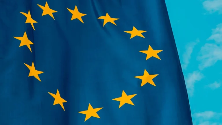 europe-drapeau-eu-union-europeenne-1600x900.jpg